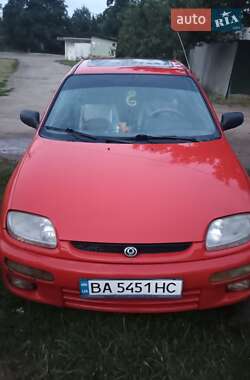 Хэтчбек Mazda 323 1995 в 