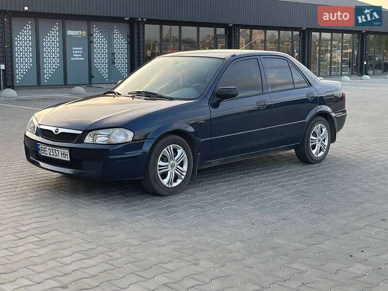 Mazda 323 2000