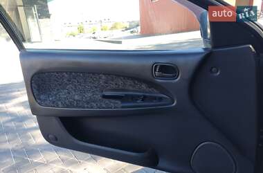 Хэтчбек Mazda 323 1996 в 