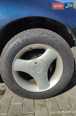 Хэтчбек Mazda 323 1996 в 