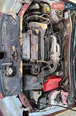 Седан Mazda 323 1996 в 