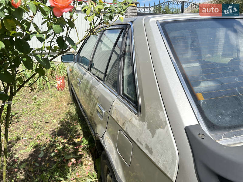 Хэтчбек Mazda 323 1988 в Каменец-Подольском