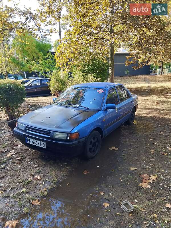 Седан Mazda 323 1993 в 