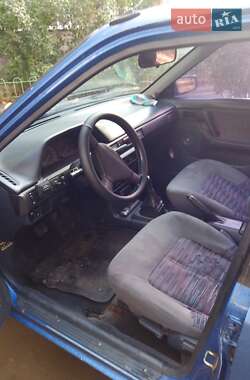 Седан Mazda 323 1993 в 
