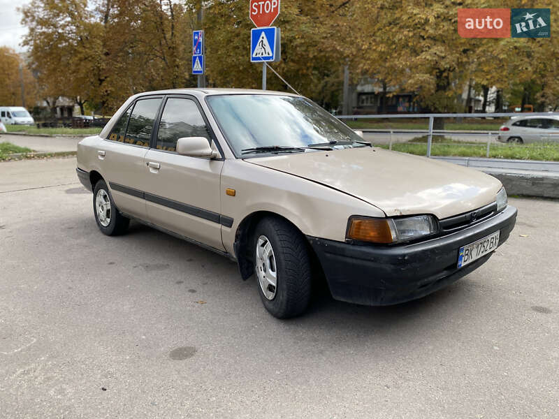 Седан Mazda 323 1996 в Ровно