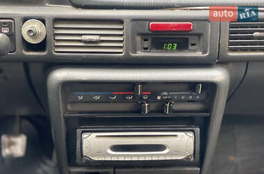 Седан Mazda 323 1996 в 