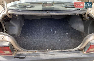Седан Mazda 323 1996 в 