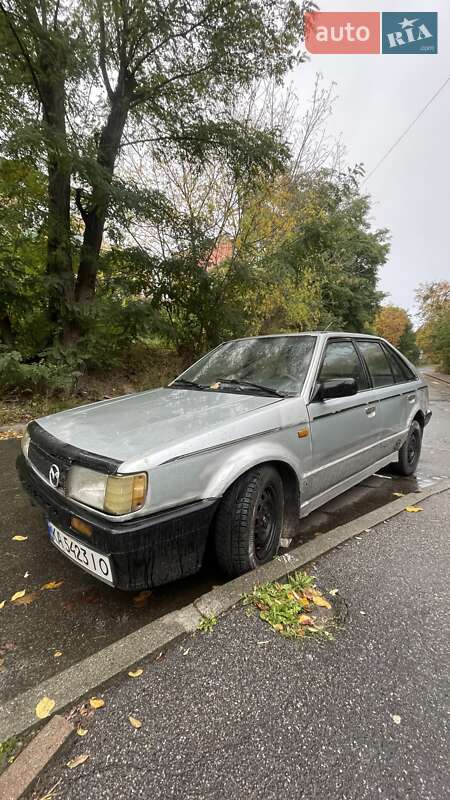 Хэтчбек Mazda 323 1987 в 