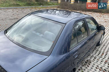 Седан Mazda 323 1999 в 