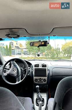Хэтчбек Mazda 323 2001 в  фото 10 Хэтчбек Mazda 323 2001 в