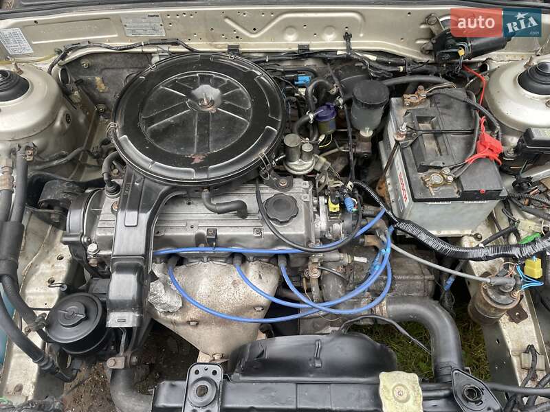 Хэтчбек Mazda 323 1988 в Черкассах фото Хэтчбек Mazda 323 1988 в Черкассах