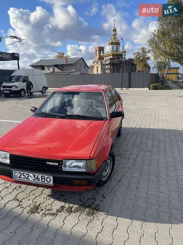 Хетчбек Mazda 323 1987 в Луцьку