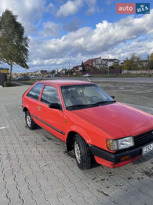 Хетчбек Mazda 323 1987 в Луцьку