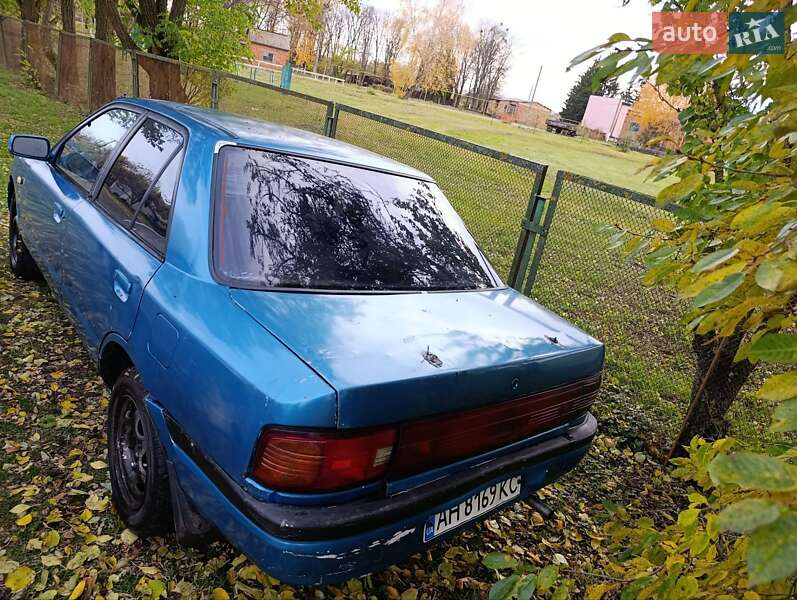 Седан Mazda 323 1995 в Сумах