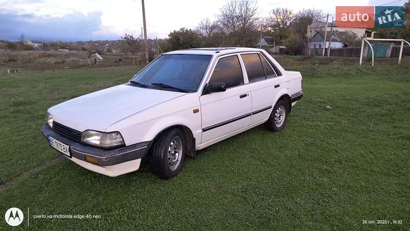 Mazda 323 1989 Mazda 323 1989