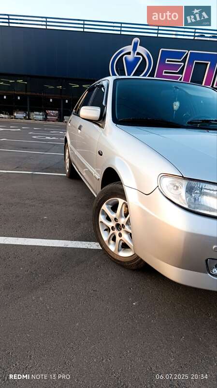 Хетчбек Mazda 323 2003 в Чернігові фото 2 Хетчбек Mazda 323 2003 в Чернігові