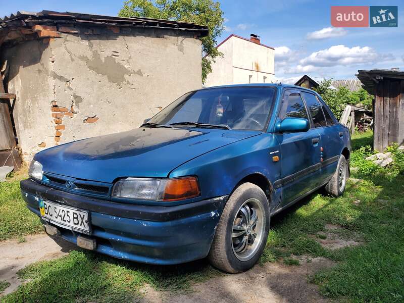 Седан Mazda 323 1993 в Рава-Руській
