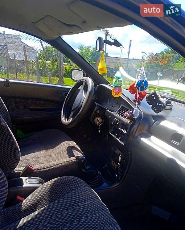 Седан Mazda 323 1994 в Липовій Долині