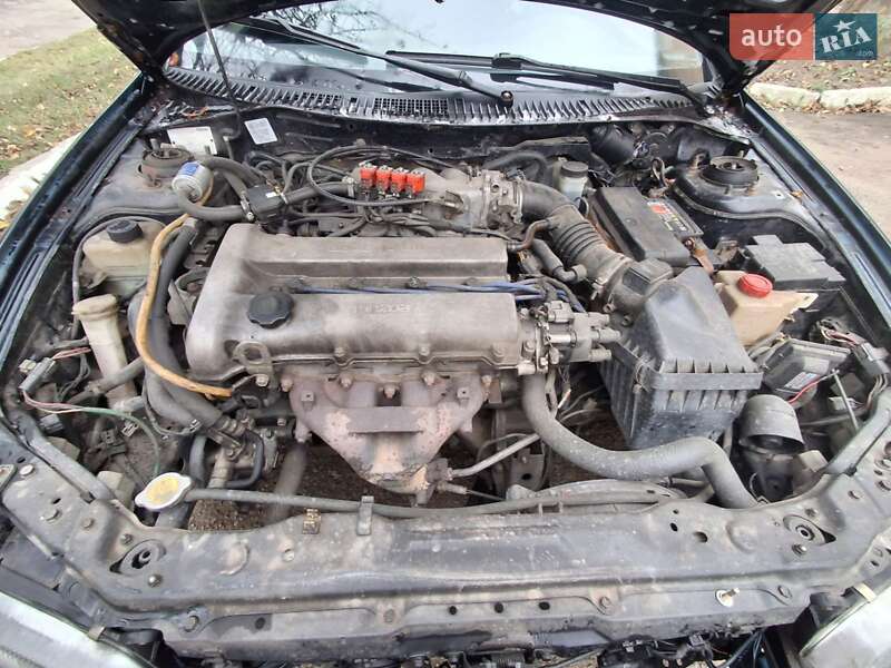 Седан Mazda 323 1996 в Хмельницком