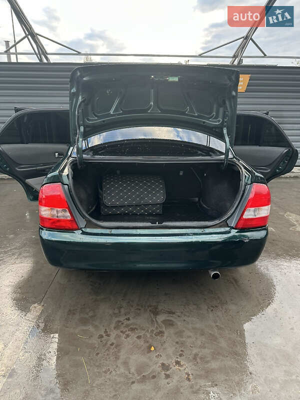 Седан Mazda 323 2003 в Бердичеве