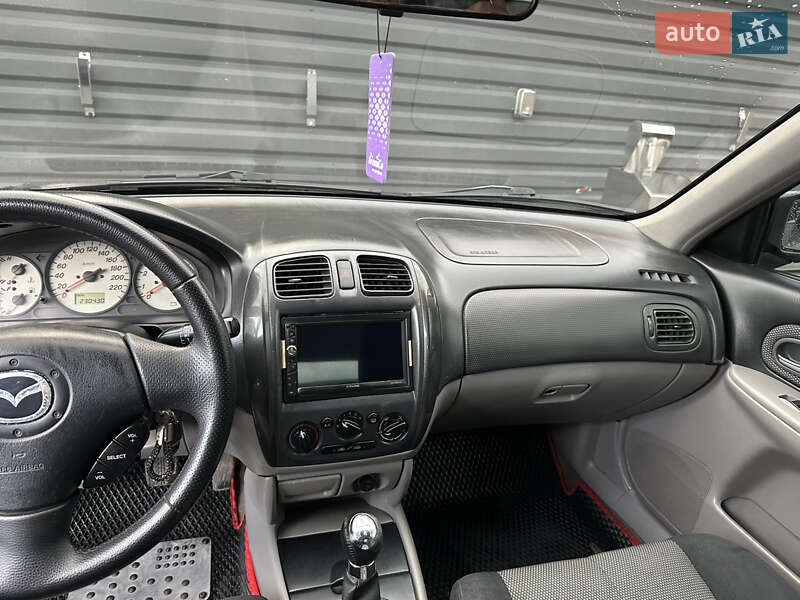 Седан Mazda 323 2003 в Бердичеве