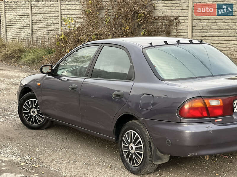 Седан Mazda 323 1994 в Днепре
