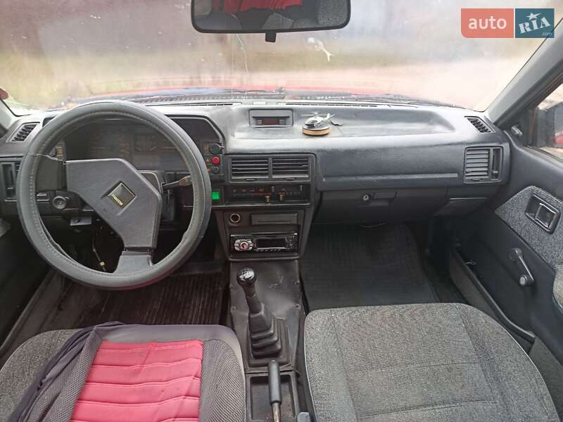 Універсал Mazda 323 1989 в Харкові