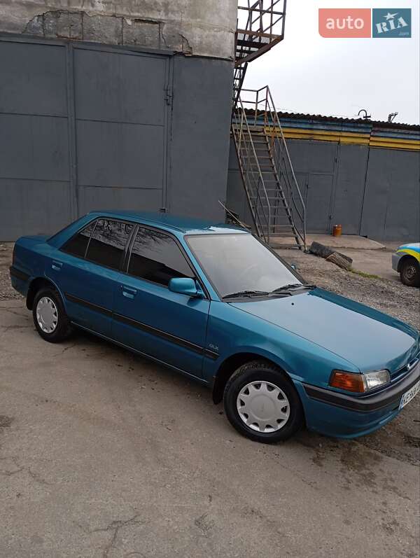 Седан Mazda 323 1995 в Кам'янському