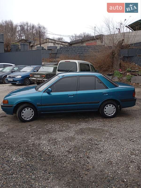 Седан Mazda 323 1995 в Кам'янському
