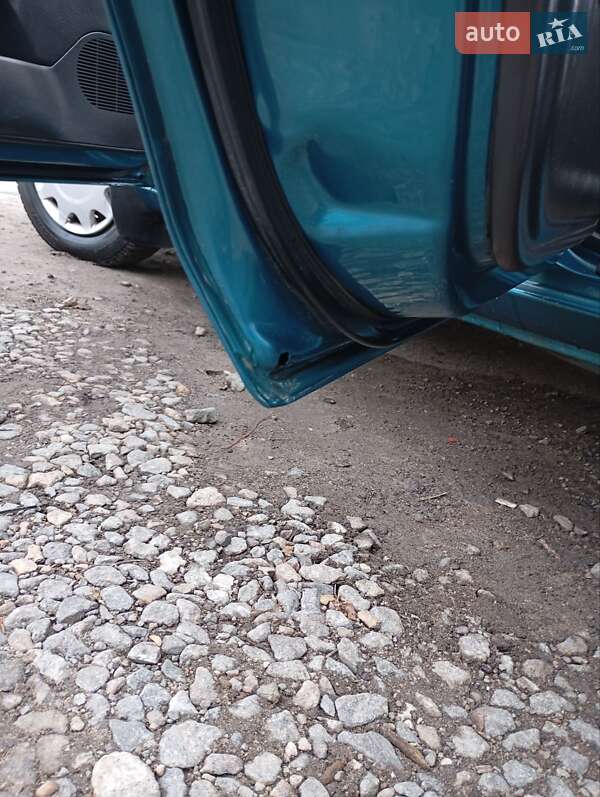 Седан Mazda 323 1995 в Кам'янському