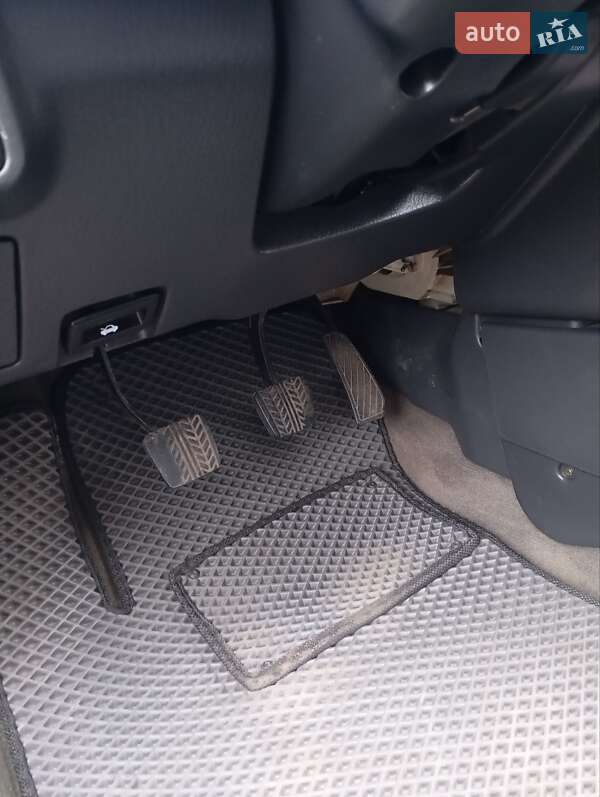 Седан Mazda 323 1995 в Кам'янському