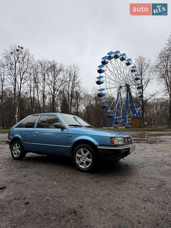 Хэтчбек Mazda 323 1987 в Хмельницком