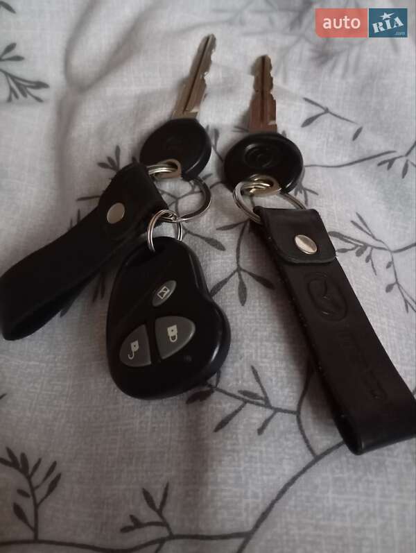 Седан Mazda 323 1995 в Кам'янському