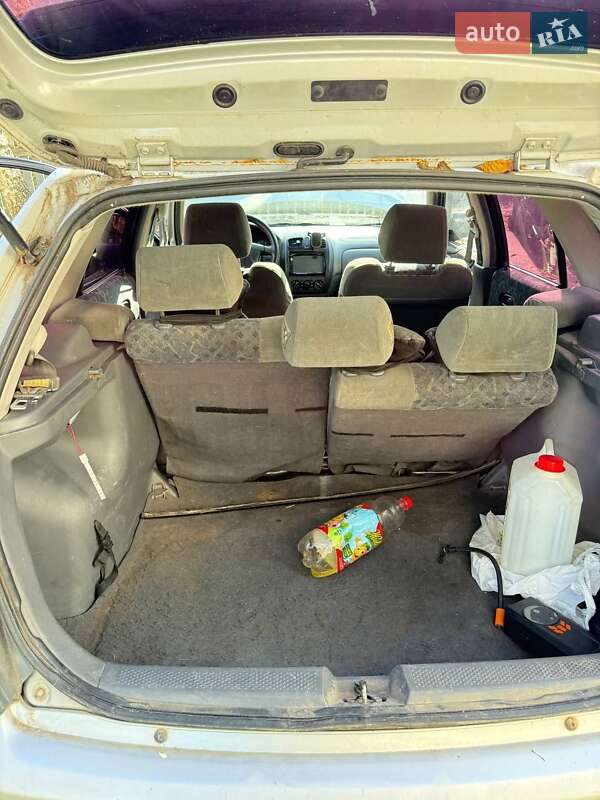 Хетчбек Mazda 323 1998 в Кіцмані