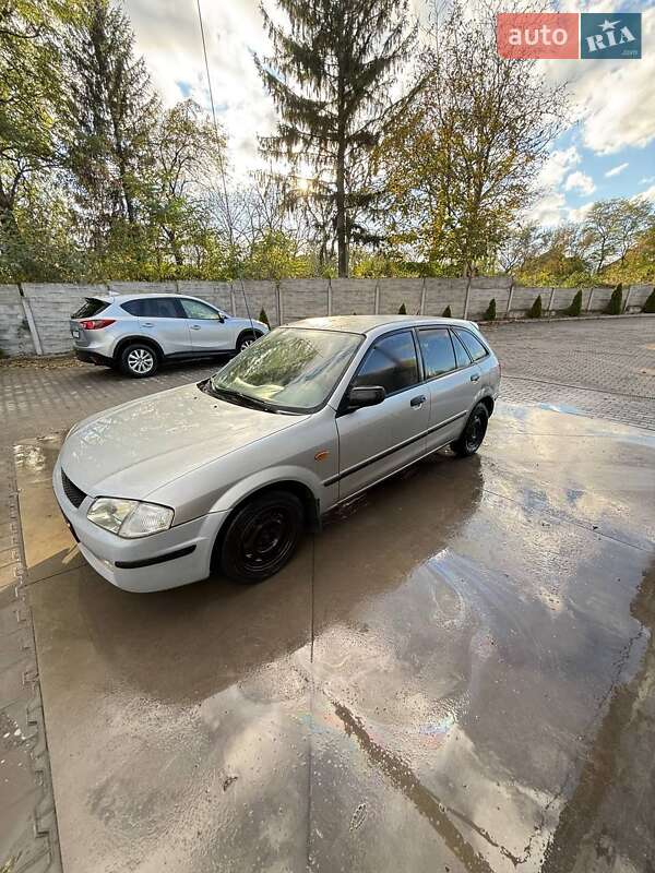 Хетчбек Mazda 323 1998 в Кіцмані