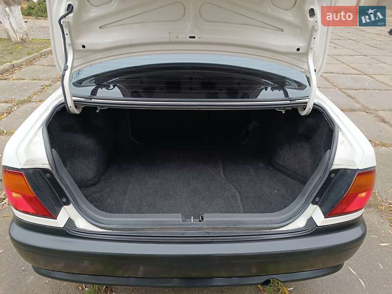 Седан Mazda 323 1998 в Чернівцях фото 27 Седан Mazda 323 1998 в Чернівцях