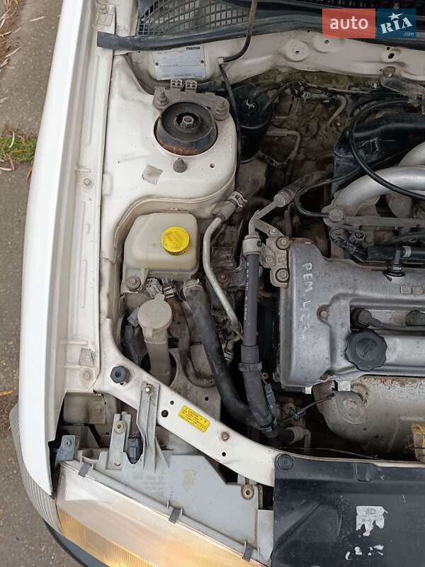 Седан Mazda 323 1998 в Чернівцях фото 31 Седан Mazda 323 1998 в Чернівцях