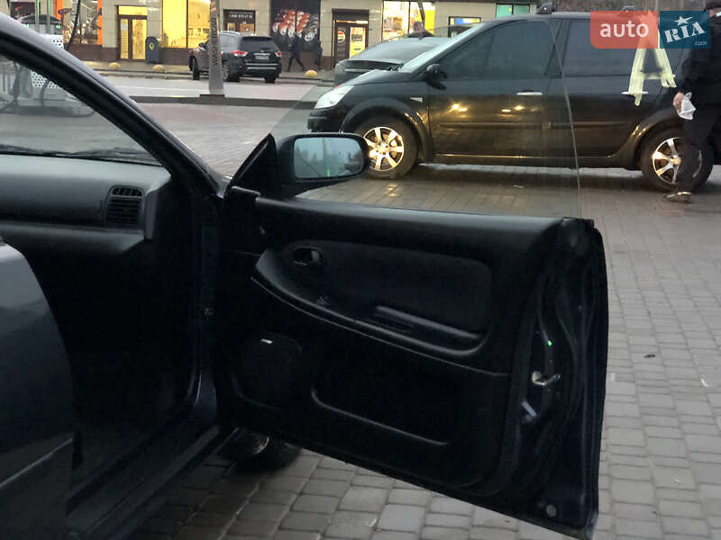 Хетчбек Mazda 323 1998 в Харкові