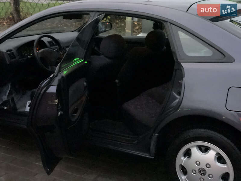 Хетчбек Mazda 323 1998 в Харкові