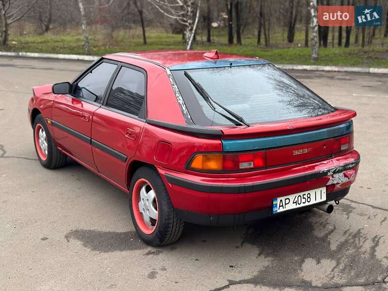 Седан Mazda 323 1990 в Запорожье
