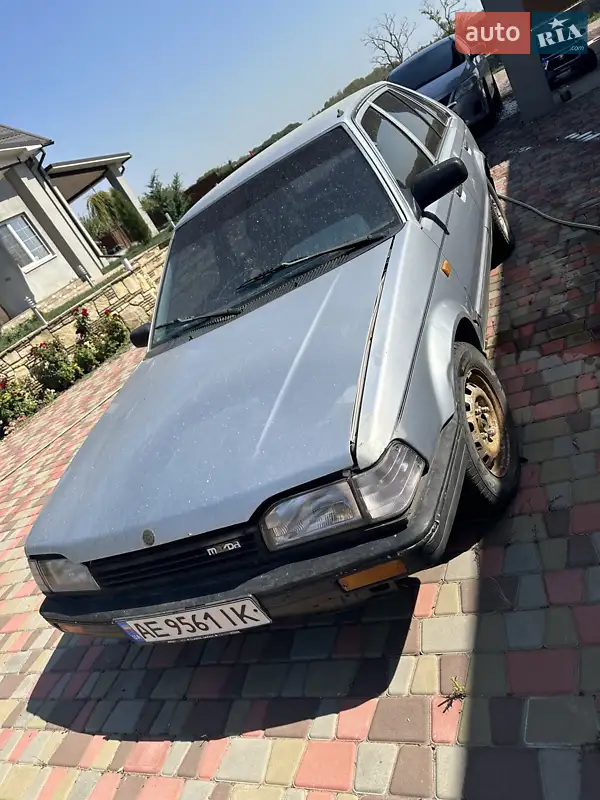 Mazda 323 1988