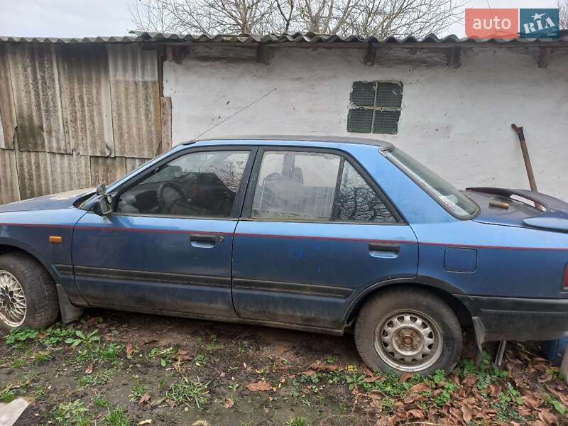 Седан Mazda 323 1990 в Переяславе