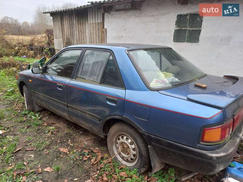 Седан Mazda 323 1990 в Переяславе