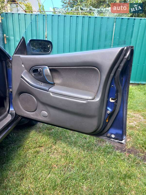 Хэтчбек Mazda 323 1995 в Киеве