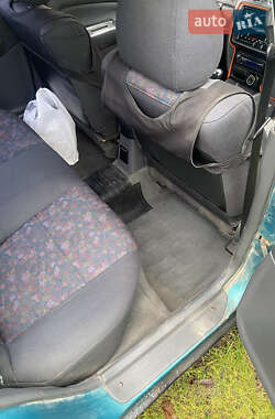 Седан Mazda 323 1997 в Бродах