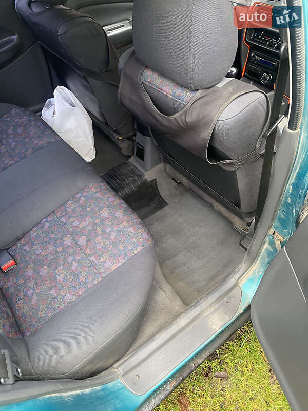 Седан Mazda 323 1997 в Бродах