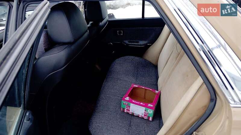 Седан Mazda 323 1987 в Житомире