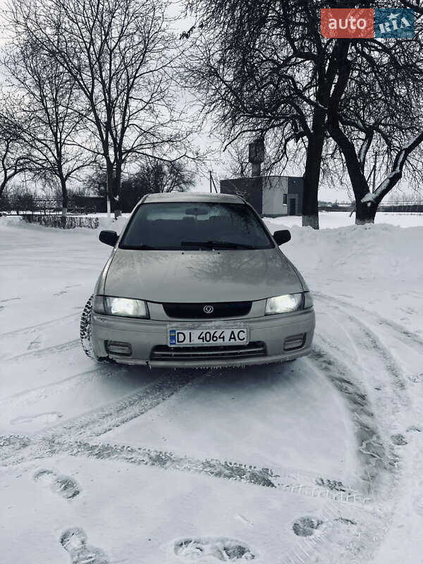Седан Mazda 323 1997 в Иваничах