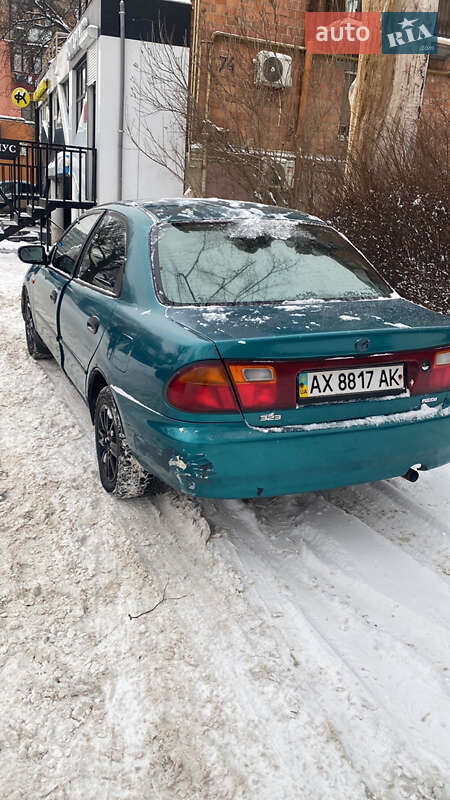 Седан Mazda 323 1996 в Черновцах