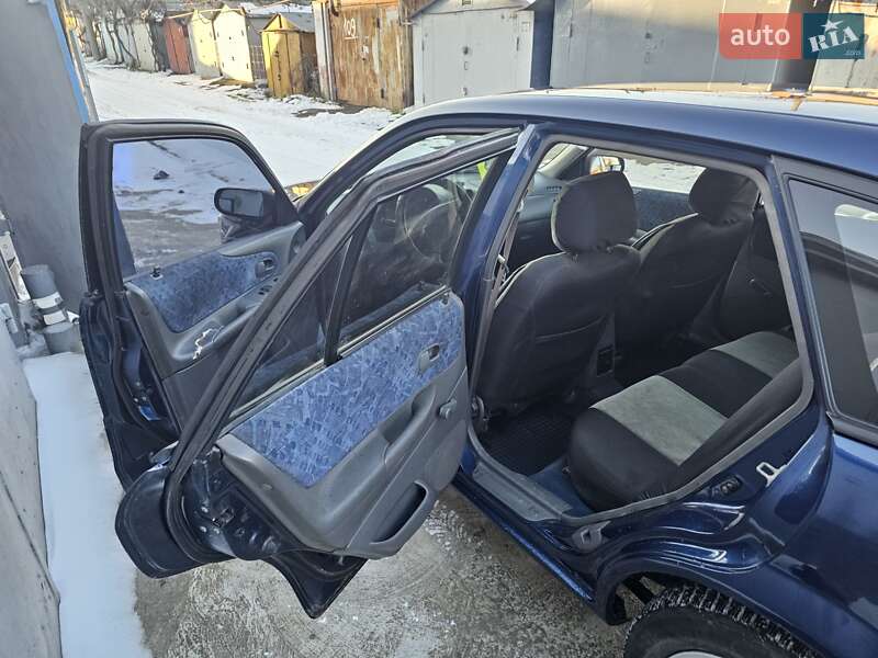 Хетчбек Mazda 323 1998 в Чорноморську